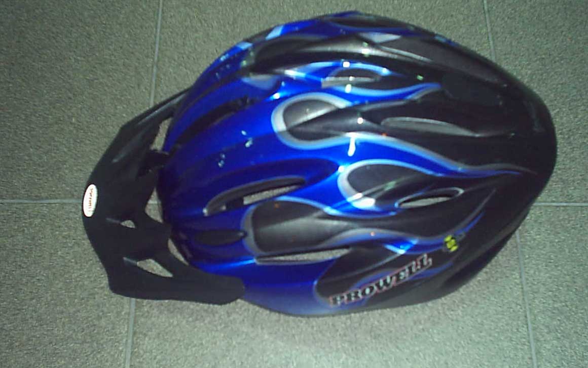 helmet.jpg (74165 bytes)
